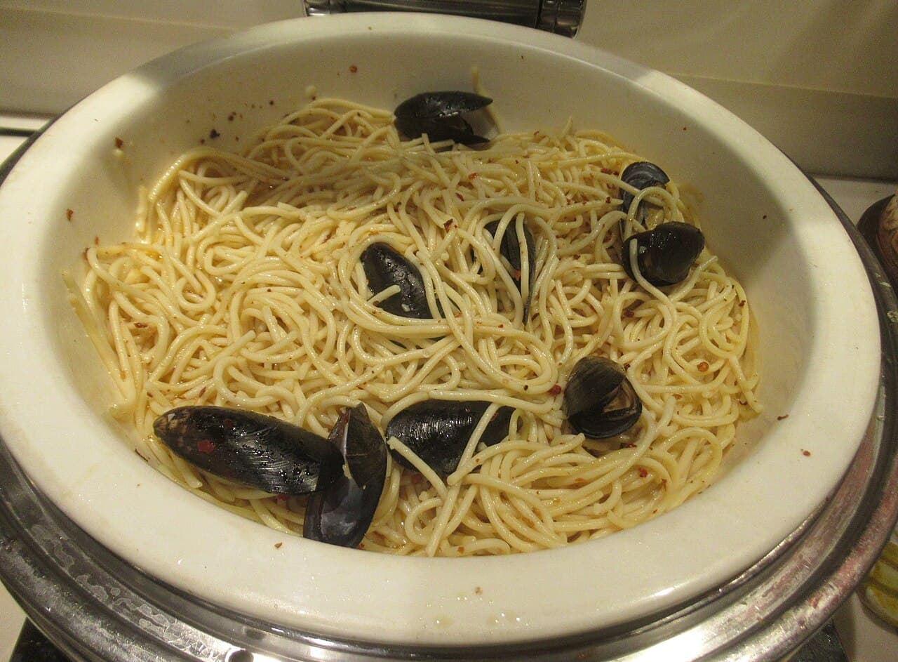 Source photograph of Aglio e olio