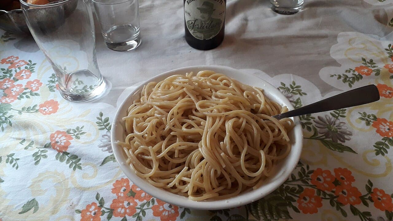Source photograph of Cacio e pepe. Not official I Want Some Food pixel artwork.