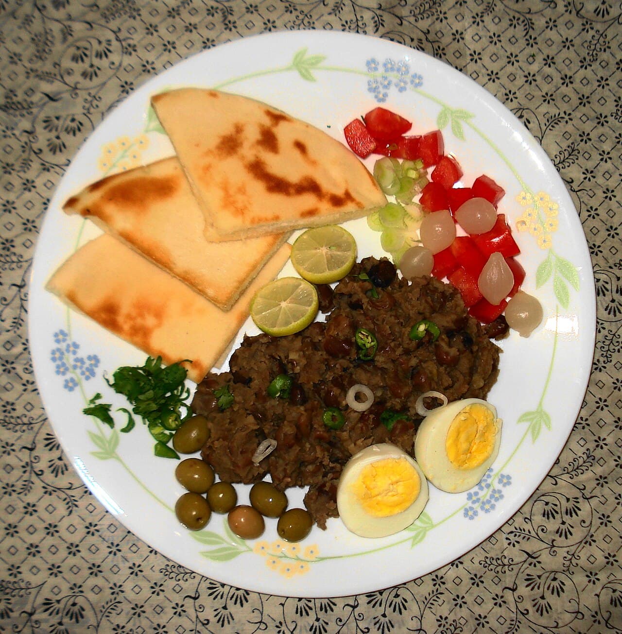 Source photograph of Ful medames. Not official I Want Some Food pixel artwork.