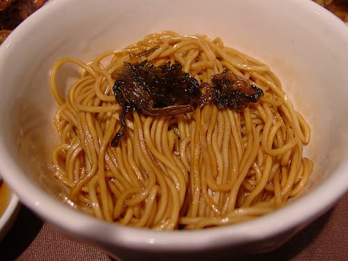 Source photograph of Scallion oil noodles. Not official I Want Some Food pixel artwork.