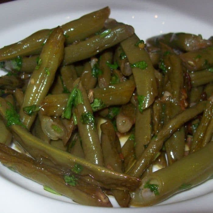 Source photograph of Fasoliyyeh Bi Z-Zayt (Syrian Green Beans with Olive Oil)
