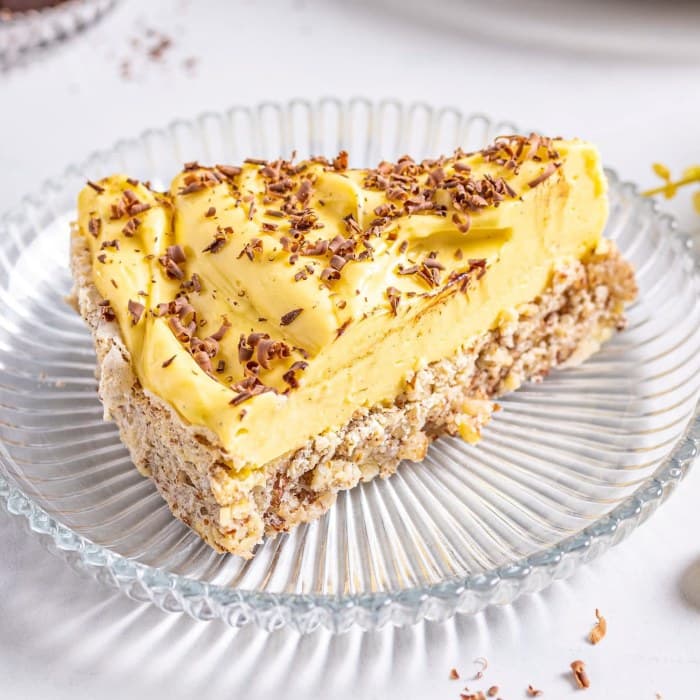 Source photograph of Suksessterte (Norwegian almond “success cake”)