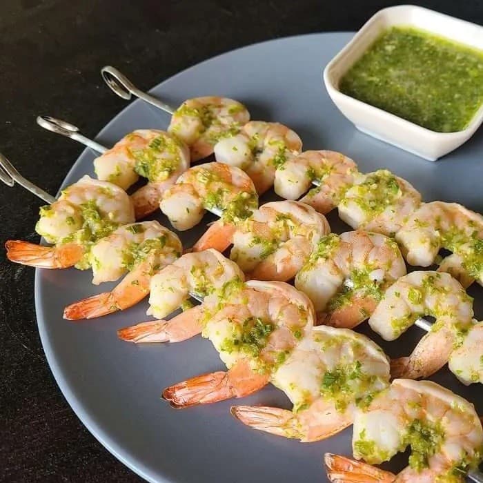 Source photograph of Camaro Grelhado Com Molho Cru (Grilled Prawns with Green Onion Sauce)